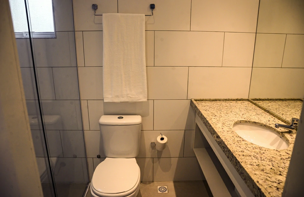 Casa Modelo Vale do Arvoredo: banheiro da suíte do casal