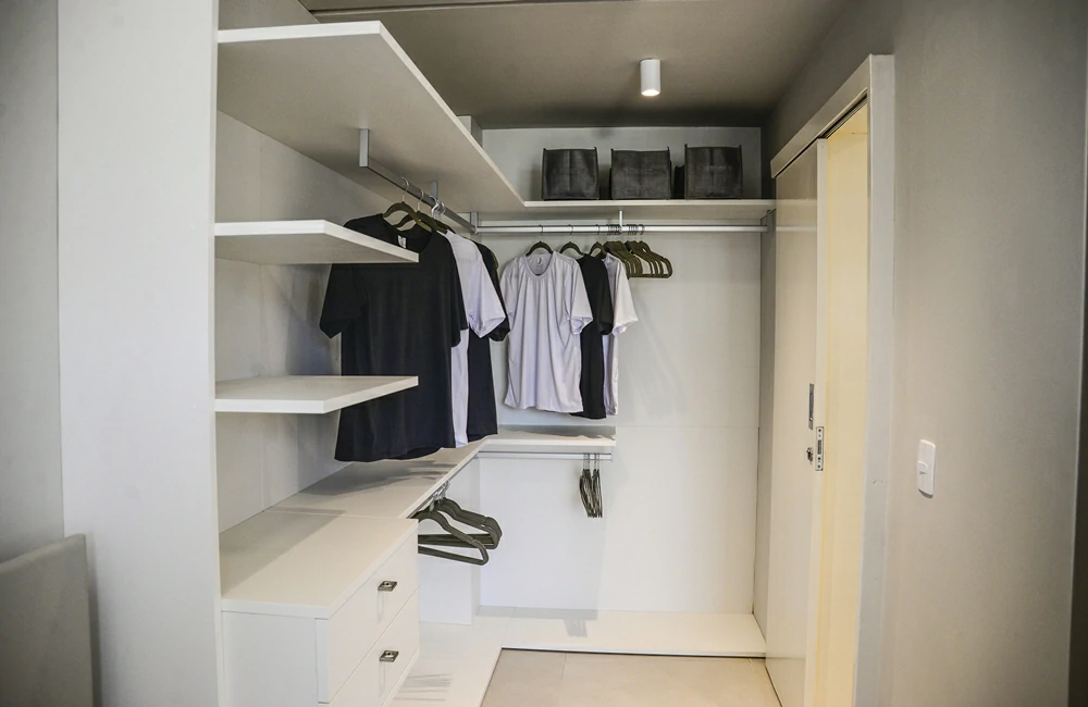 Casa Modelo Vale do Arvoredo: closet da suíte master