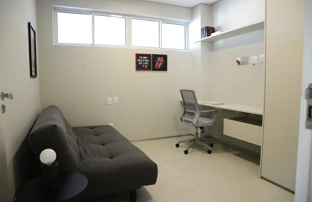 Casa Modelo Vale do Arvoredo: suíte reversível no térreo que pode ser usada como escritório