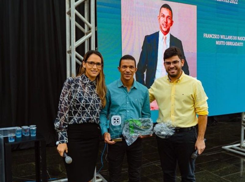 Corretor Francisco Willans premiado na 1ª Convenção de Vendas em 2023 da Sá Cavalcante (Foto: Divulgação/Sá Cavalcante)