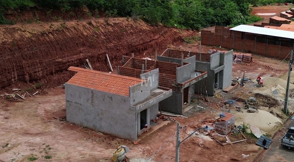 Lavezzi Construtora